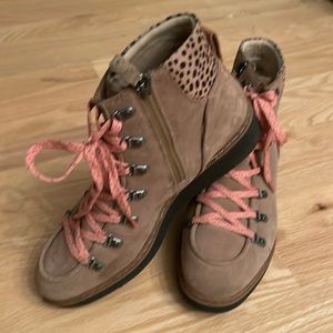 Dr. Scholl's Road Trip Waterproof Hiking Boot